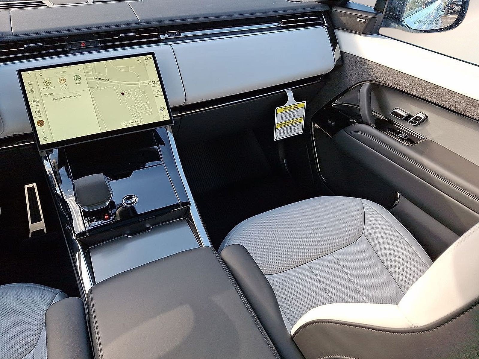 New 2025 Fuji White - 1AA Land Rover Dynamic SE image 8