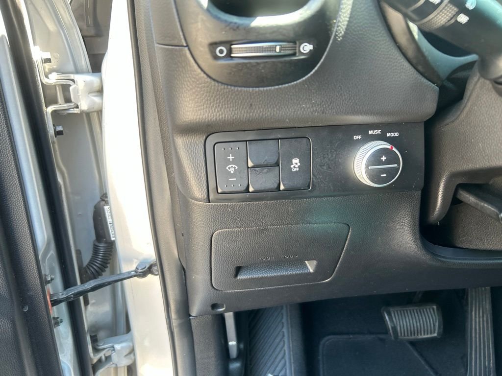 Used 2014 Silver Kia Exclaim image 24
