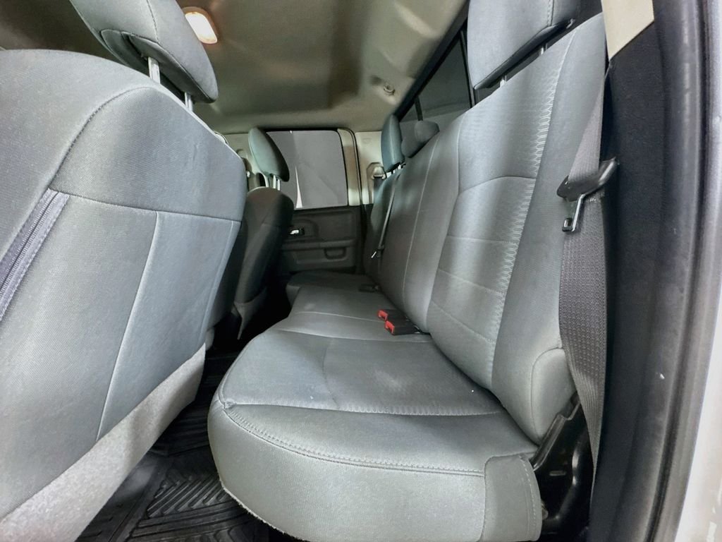 Used 2018 Bright White Clearcoat Ram SLT image 28