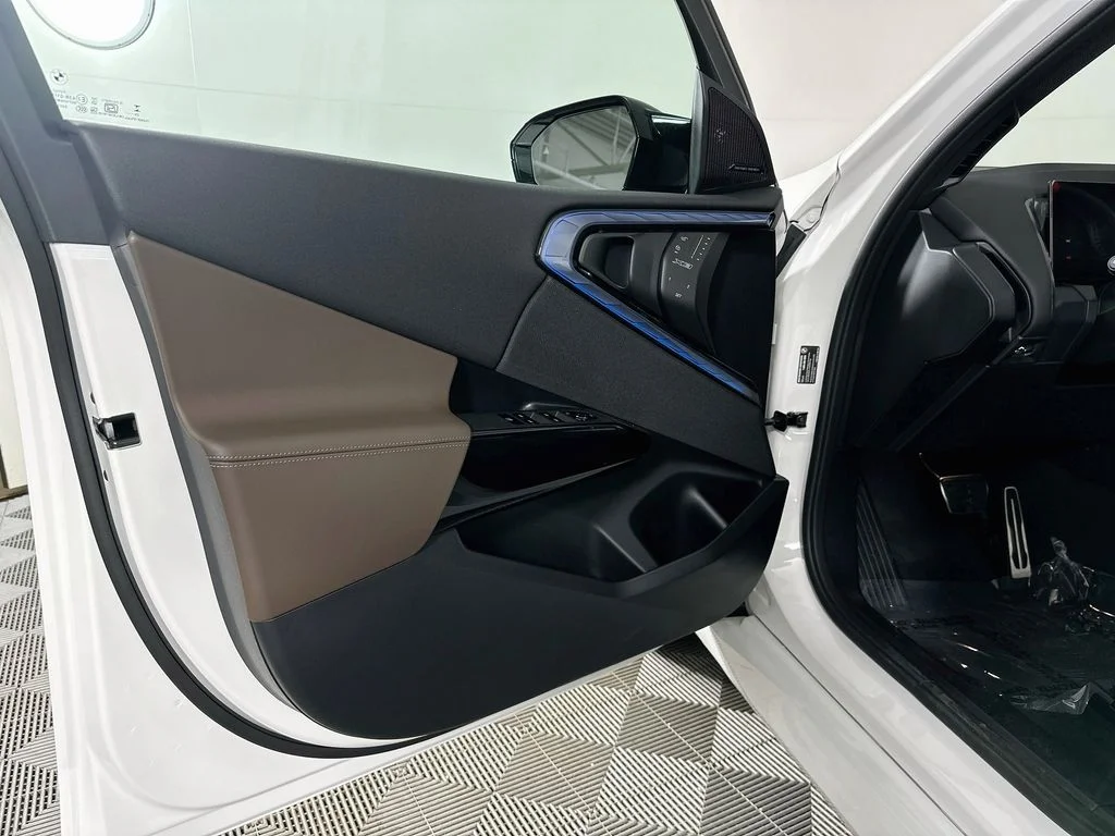 Used 2025 Alpine White BMW M50 xDrive image 22