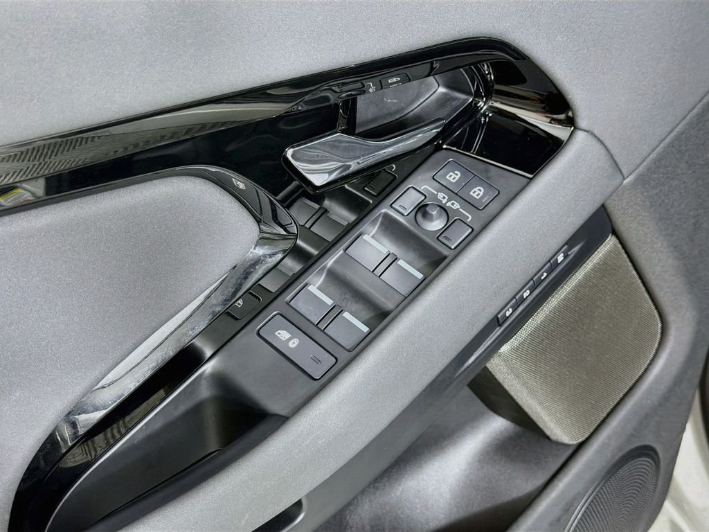 Used 2026 Silver Land Rover Dynamic image 18