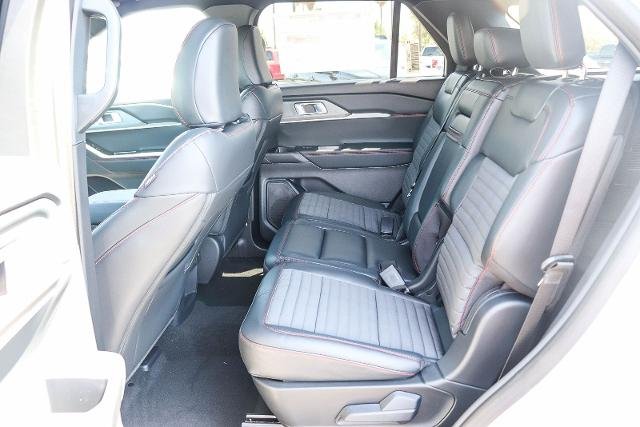New 2026 Star White Metallic Tri-Coat Ford ST-Line image 42