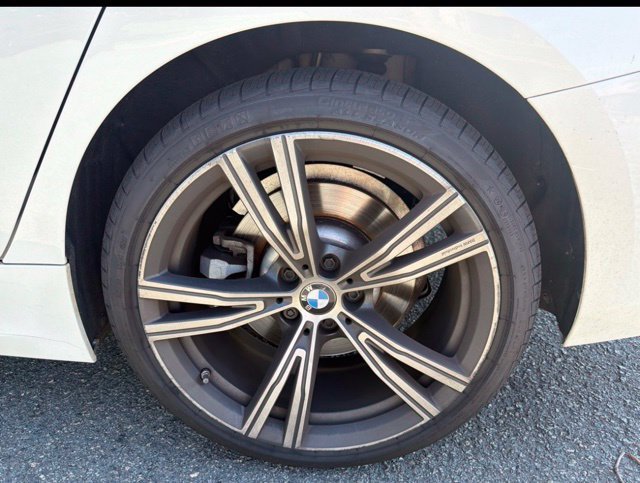 Used 2023 White BMW 330i image 32