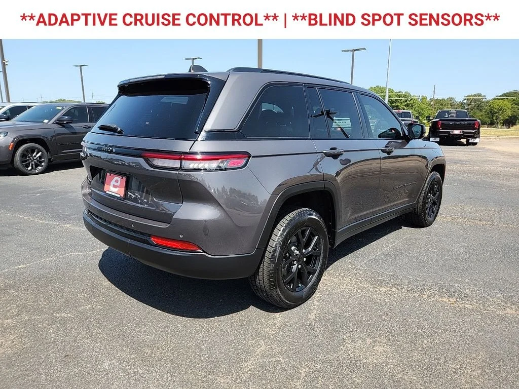 Used 2024 Gray Jeep Altitude X image 9