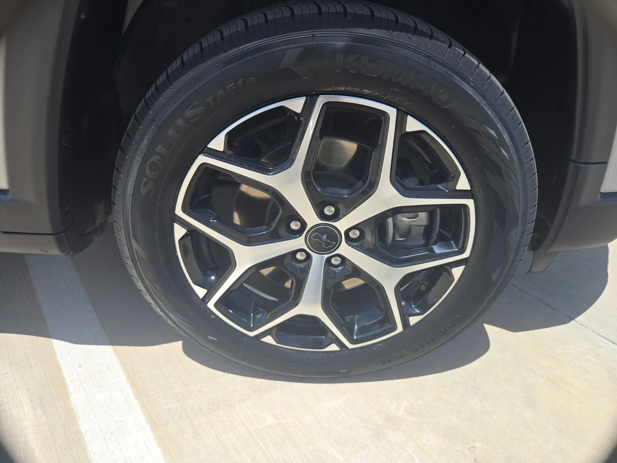 Used 2025 Silver Jeep Limited image 27