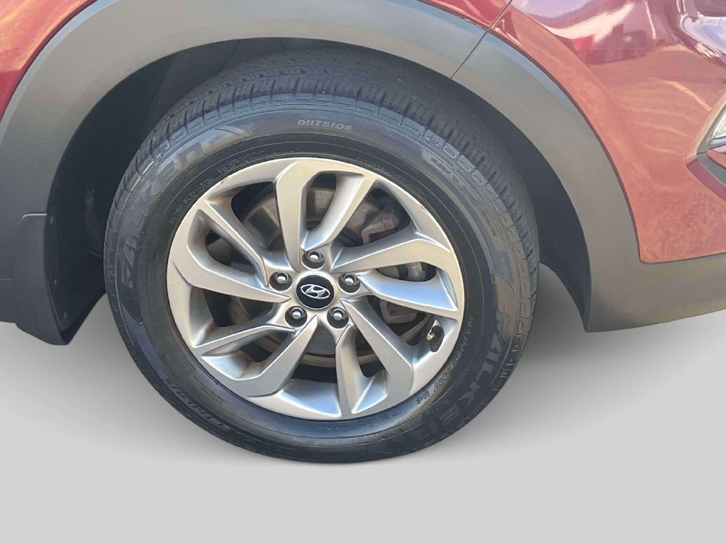 Used 2017 Red Hyundai SE Plus image 9