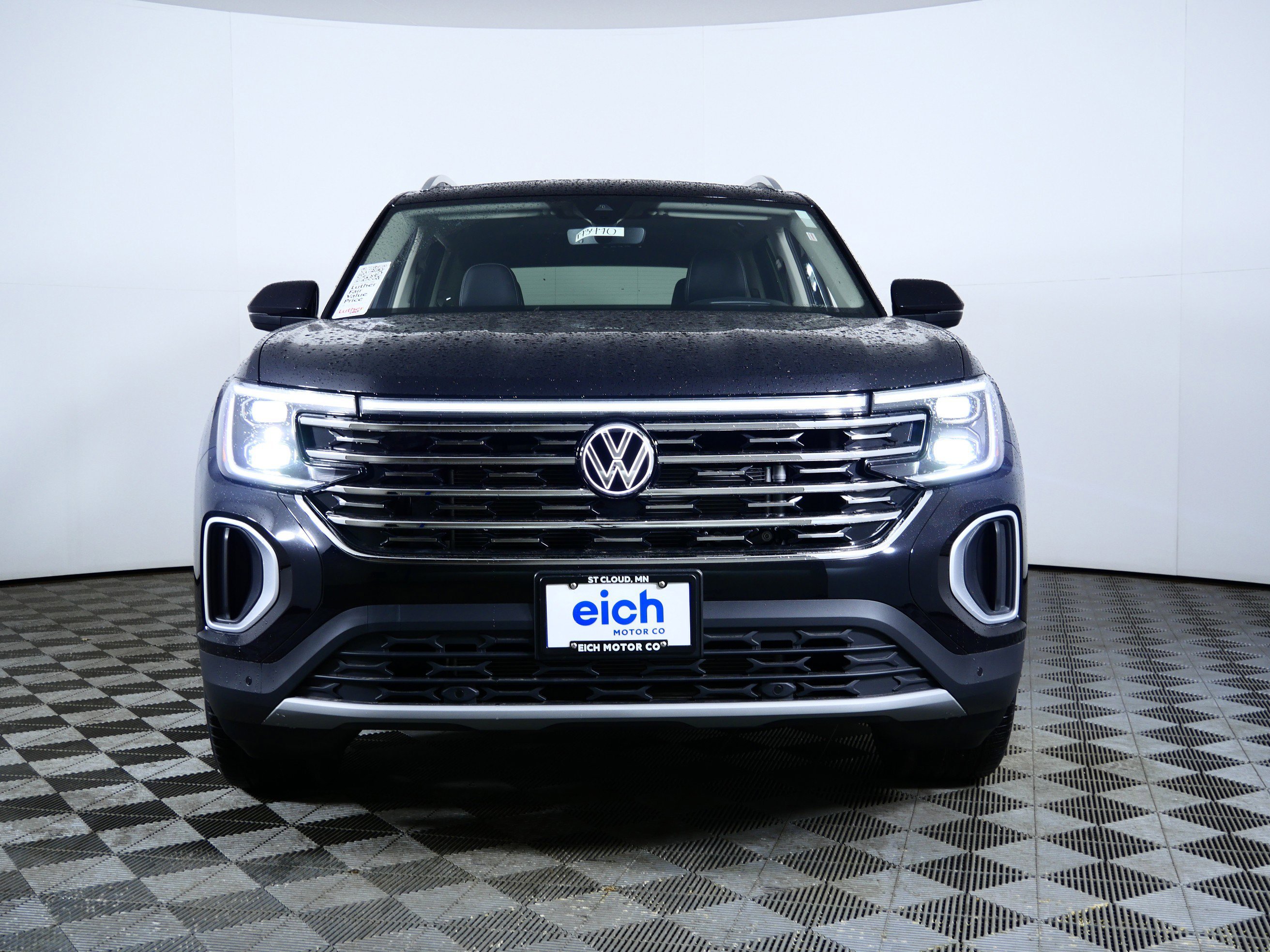 Used 2026  Volkswagen 2.0T SEL image 2