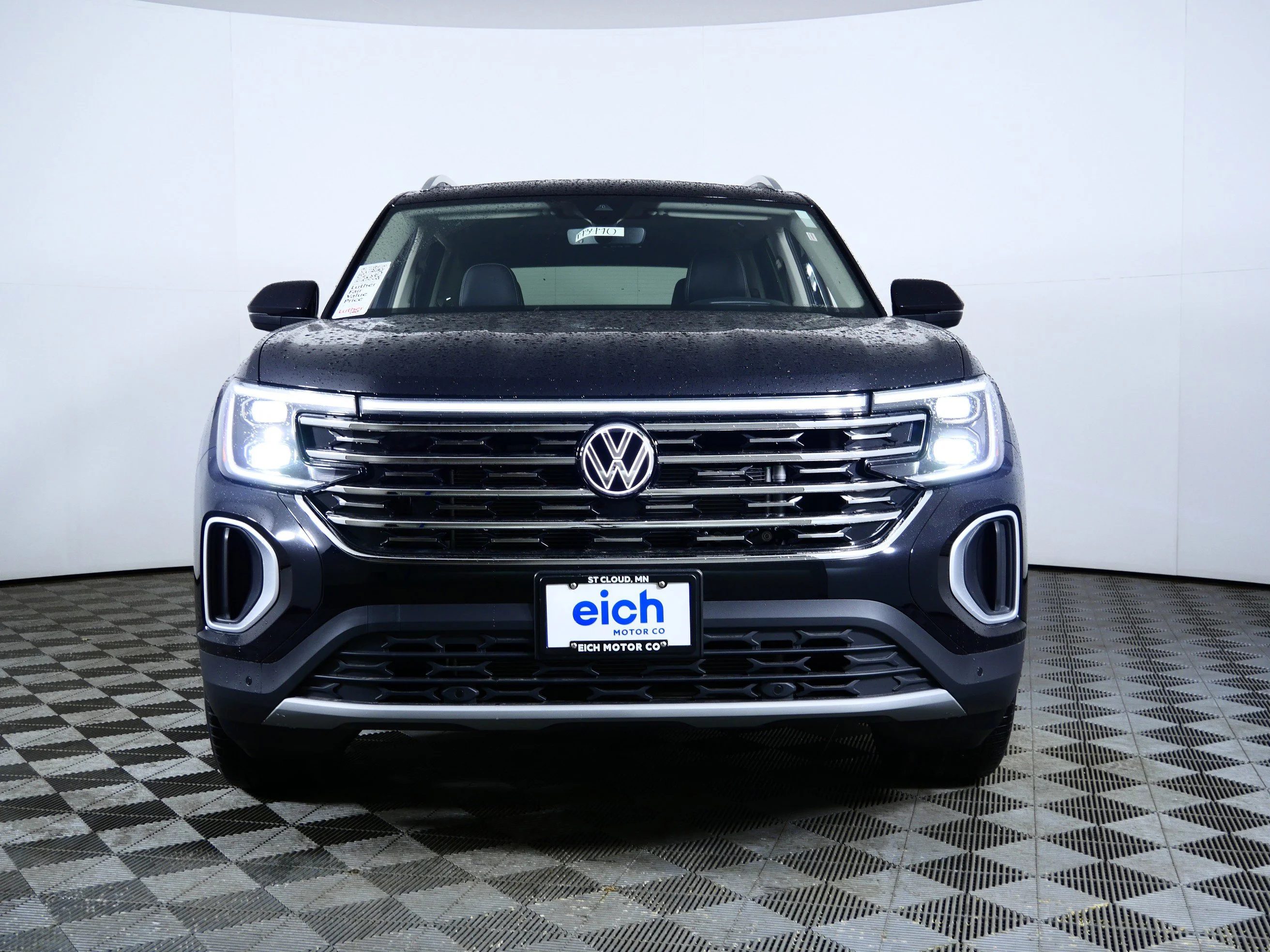 Used 2026  Volkswagen 2.0T SEL image 2