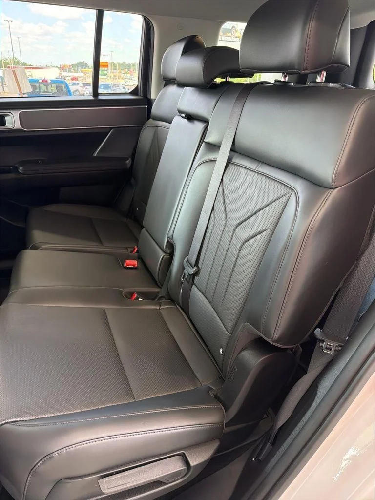 Used 2025 White Hyundai SEL image 7