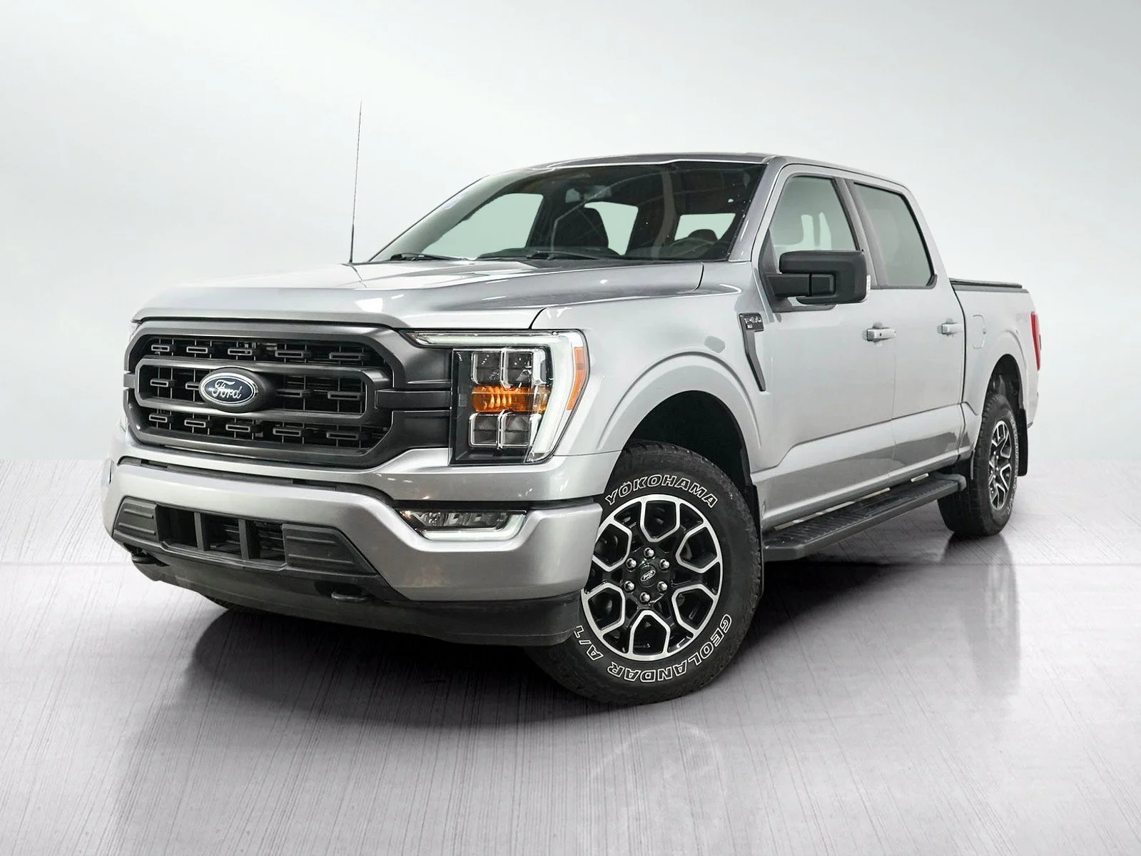 Used 2022  Ford XL image 1
