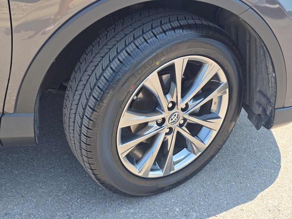 Used 2018 Magnetic Gray Metallic Toyota Limited image 17