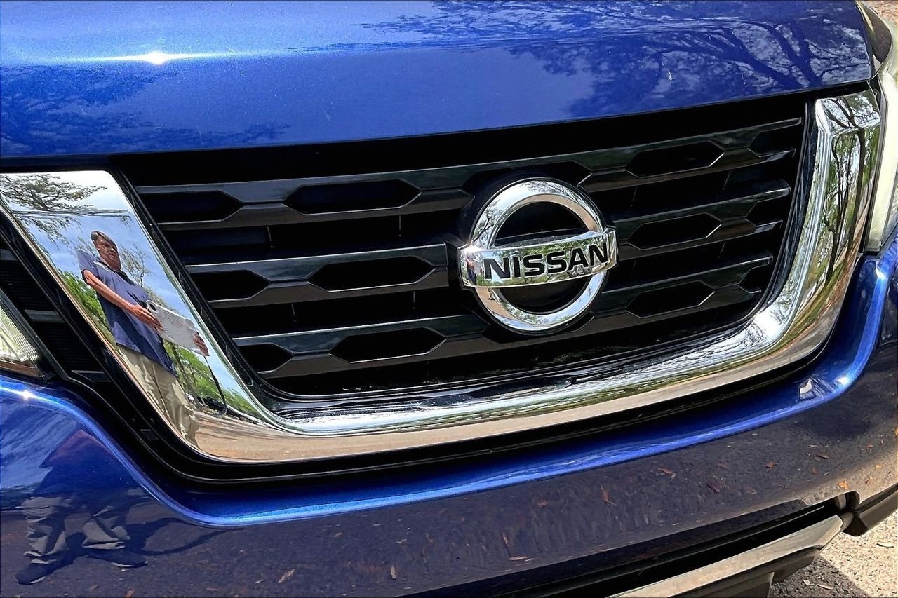 Used 2020 Blue Nissan S image 33