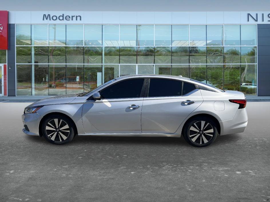 Used 2021 Brilliant Silver Metallic Nissan 2.5 SV image 11