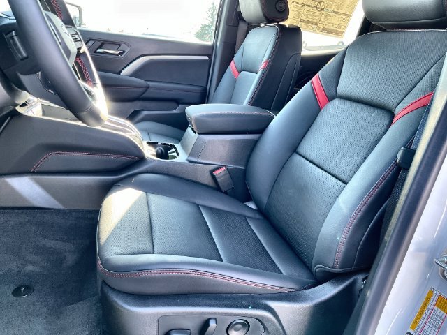 2026 Chevrolet Colorado photo 21 of 41