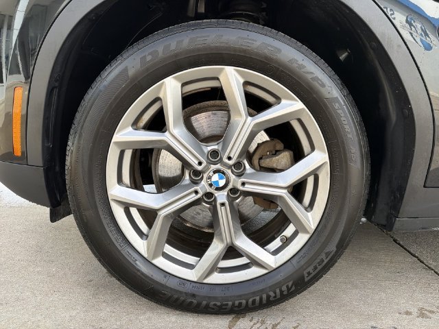 Used 2021  BMW xDrive30e image 19