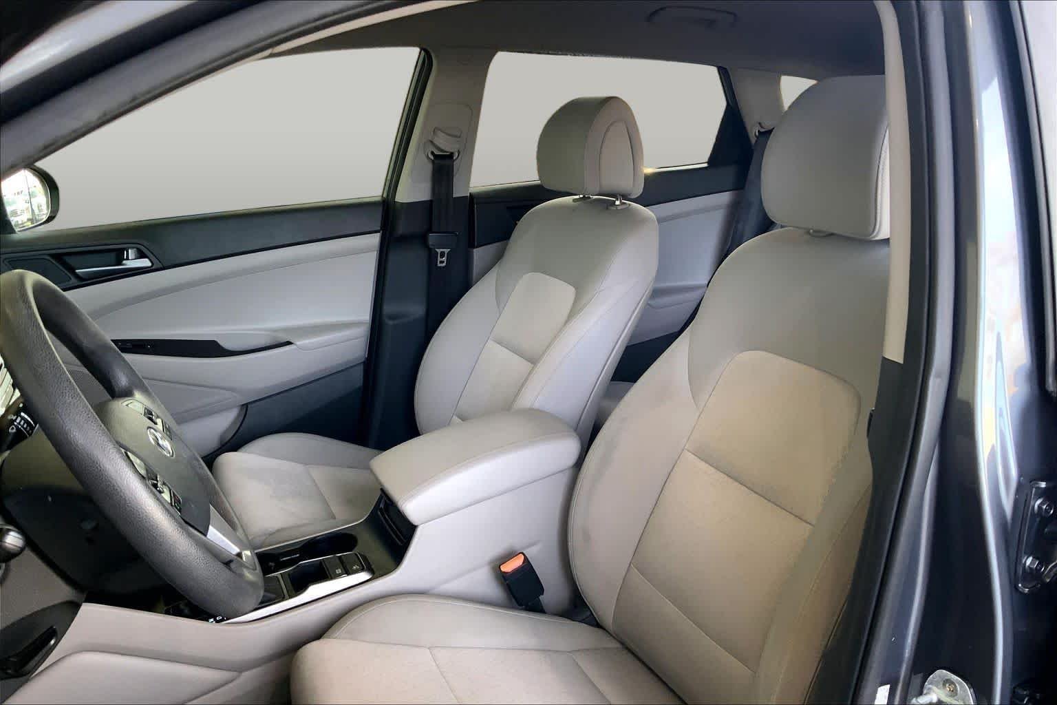 Used 2017 Coliseum Grey Hyundai SE image 8