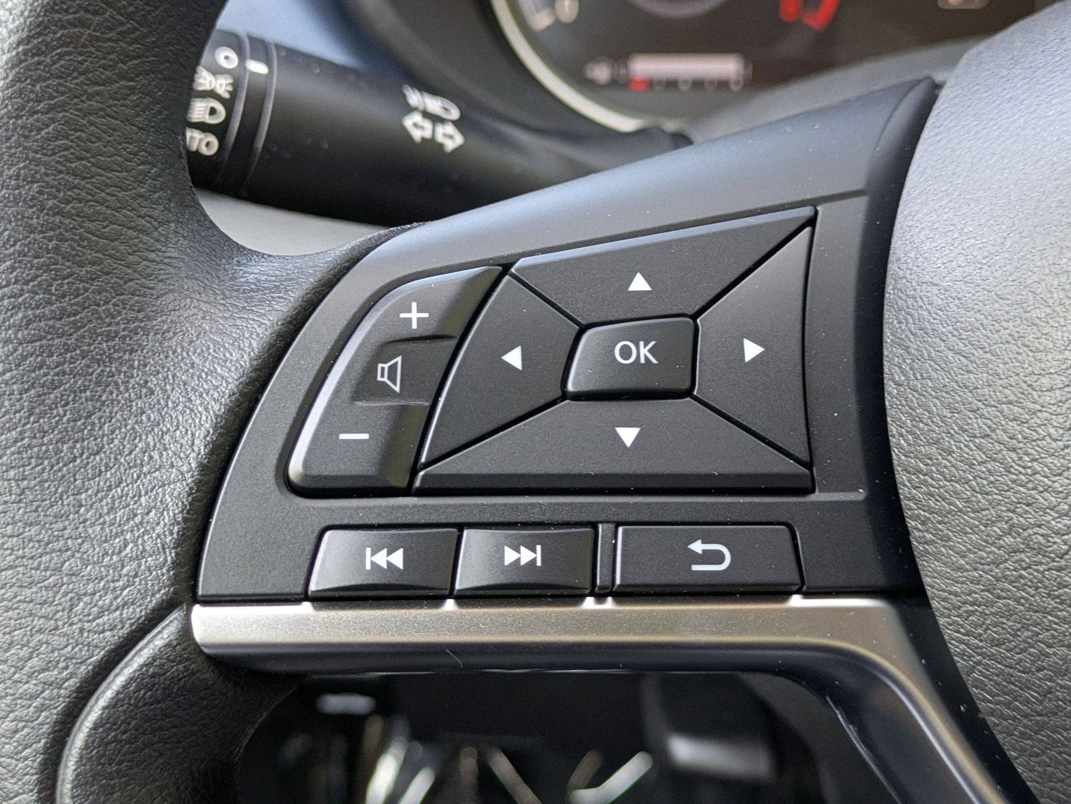 2025 Nissan Versa Sedan SV - Photo 16