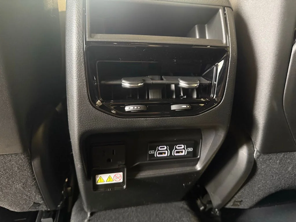 New 2026 Silver Zynith Exterior Paint Jeep Laredo X image 30