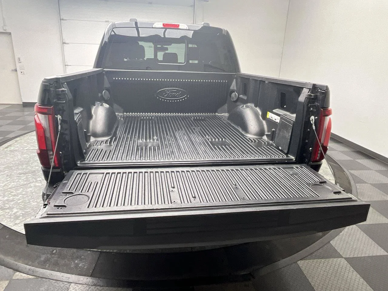 Used 2025 Black Ford LARIAT image 5