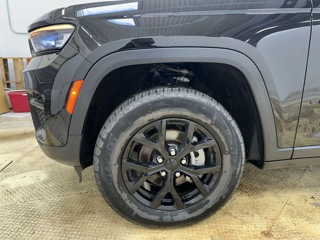 Used 2024 Black Jeep Altitude image 19