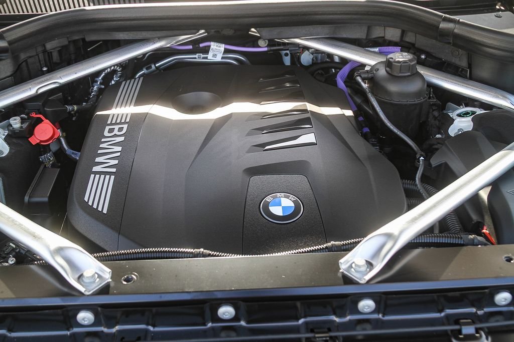 New 2027 Alpine White BMW xDrive40i image 23