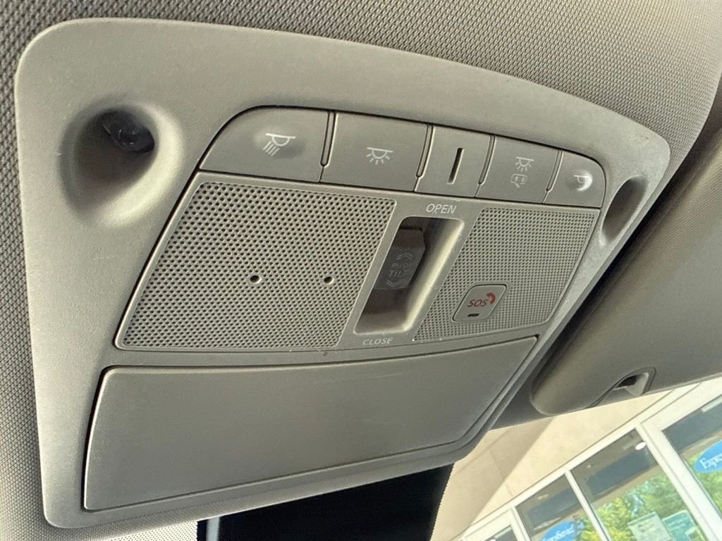 Used 2017 Brilliant Silver Nissan SL image 37