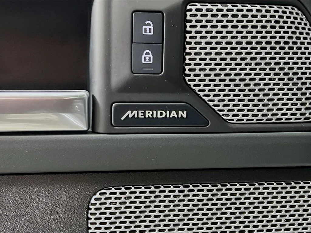 2024 Land Rover Defender X-Dynamic SE - Photo 19