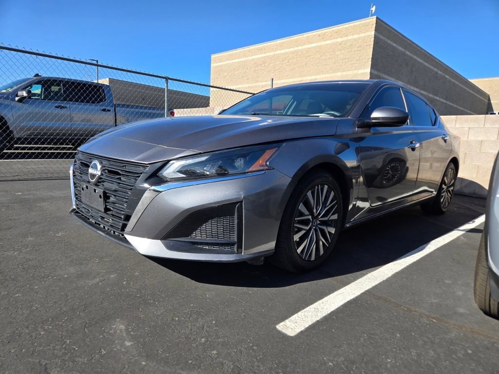 Used 2023 Gun Metallic Nissan 2.5 SV image 2