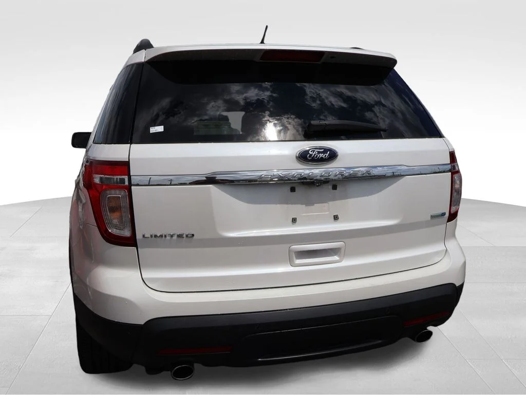Used 2014 White Platinum Clearcoat Metallic Ford Limited image 6