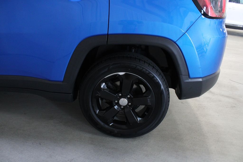 Used 2018 Blue Jeep Latitude image 28