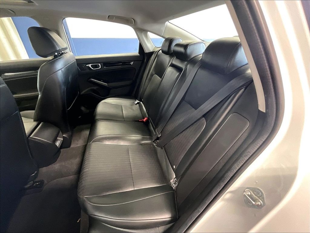 Used 2023 Platinum White Honda Touring image 15