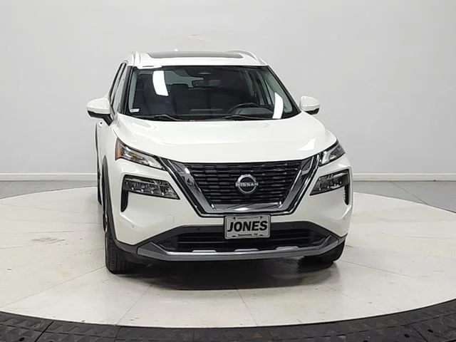 Used 2023 White Nissan SL image 3