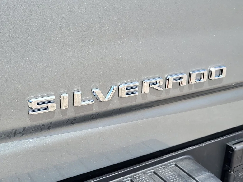 Used 2025 Sterling Gray Metallic Chevrolet LT image 8