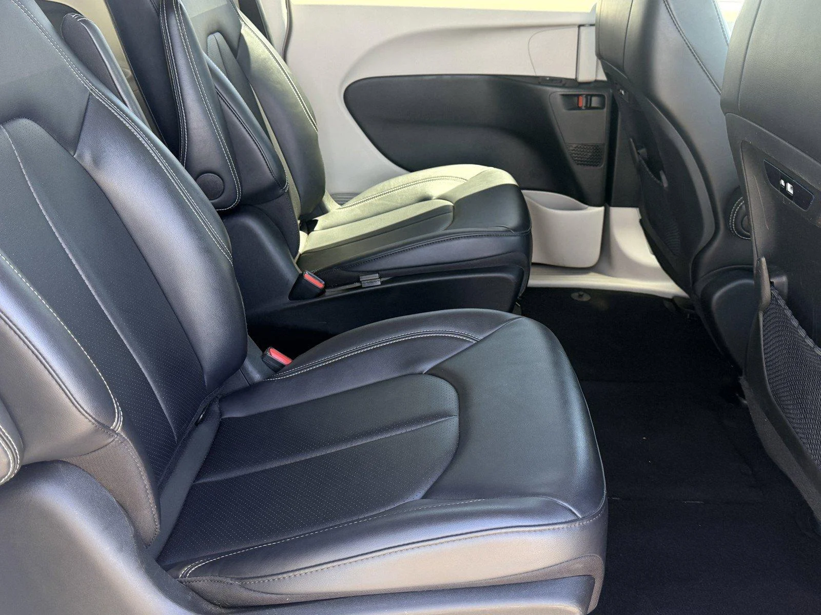 Used 2024 Silver Mist Clear Chrysler Hybrid Select image 10