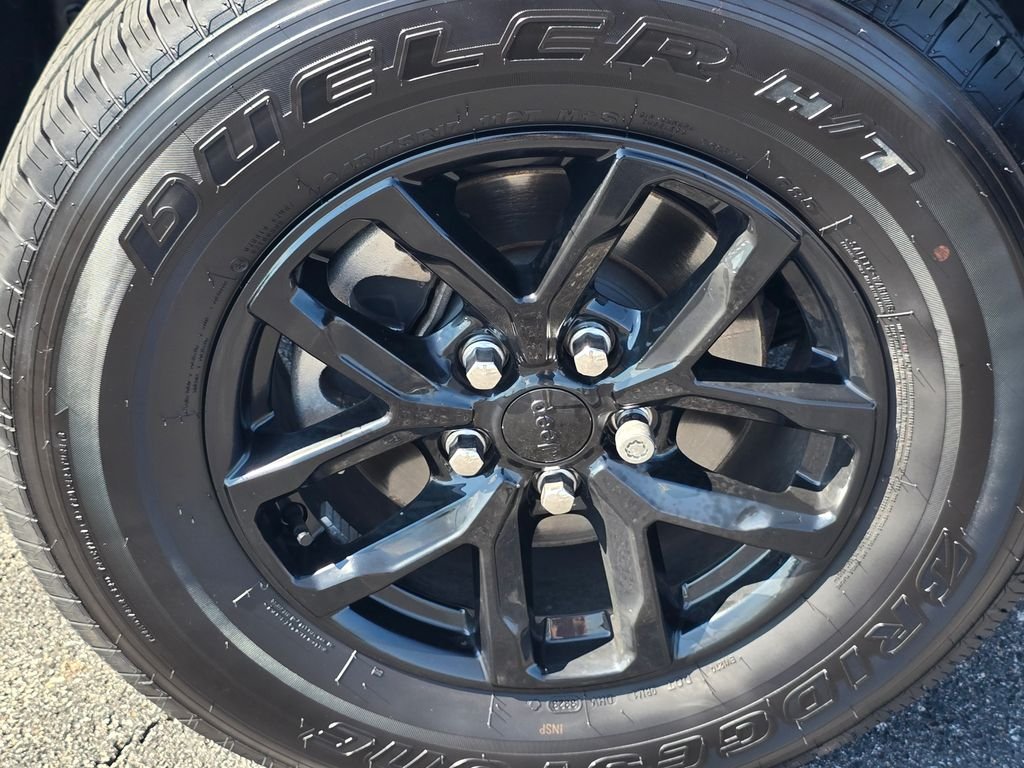 Used 2023 Gray Jeep Sport S image 7