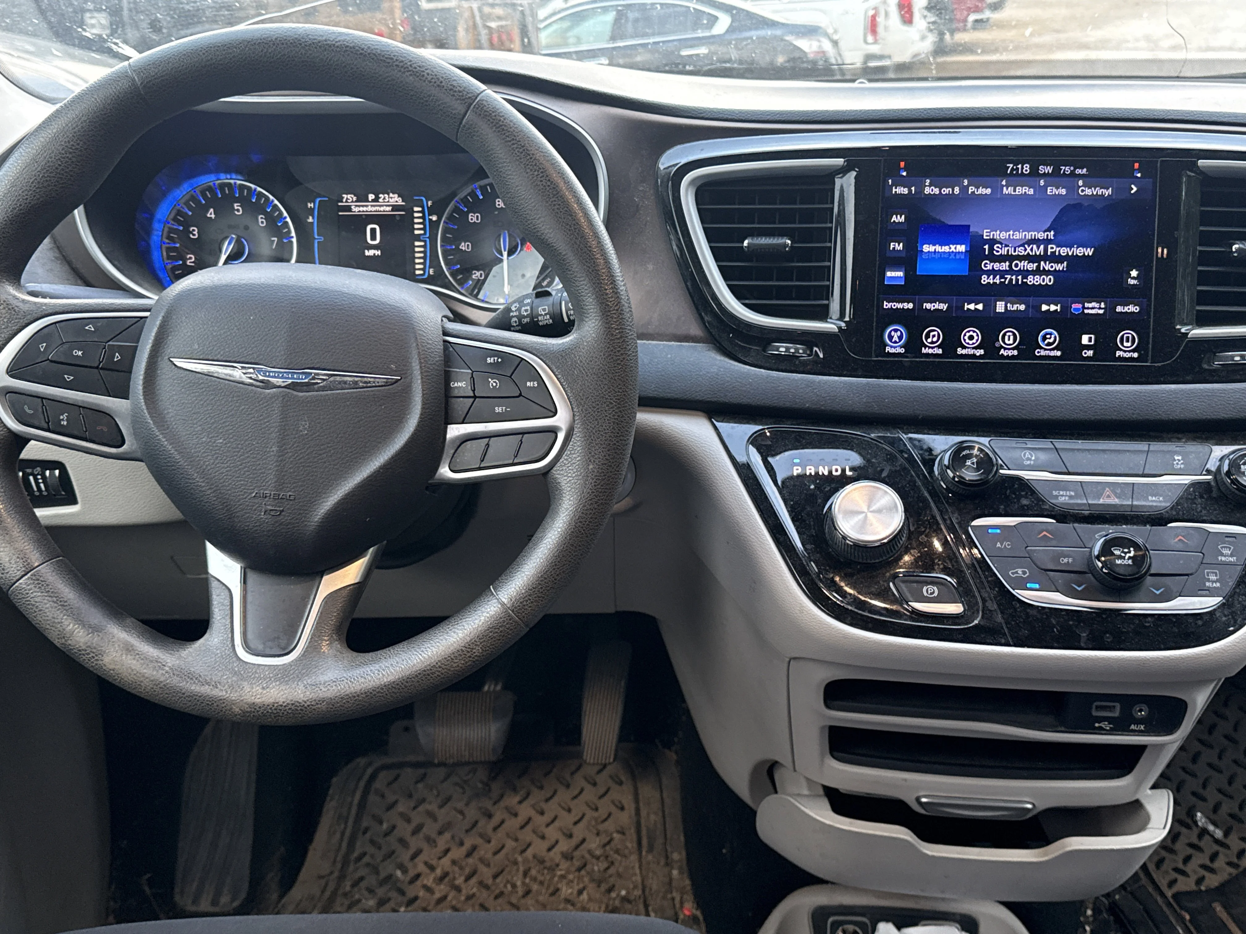 Used 2017 Granite Crystal Metallic Clearcoat Chrysler Touring image 4