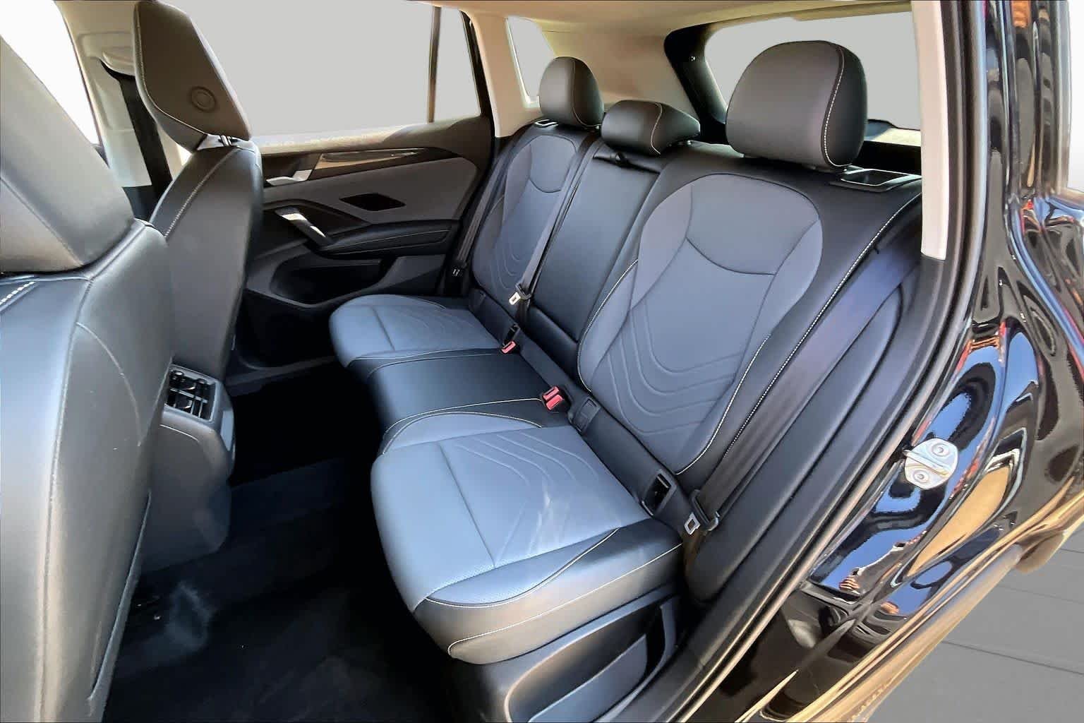 Used 2026  Volkswagen SE image 18