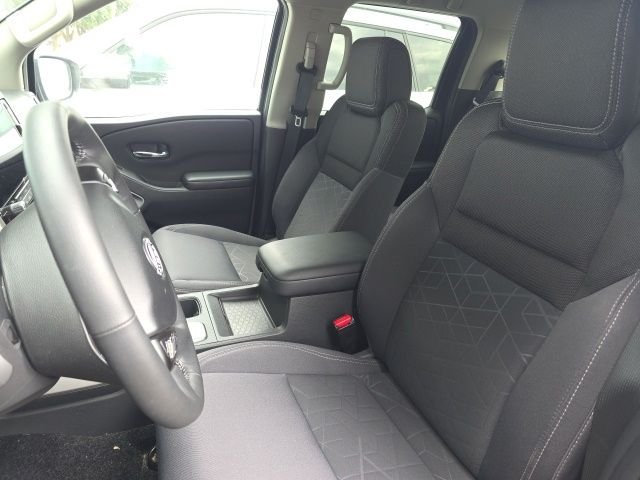 Used 2025 White Nissan SV image 5