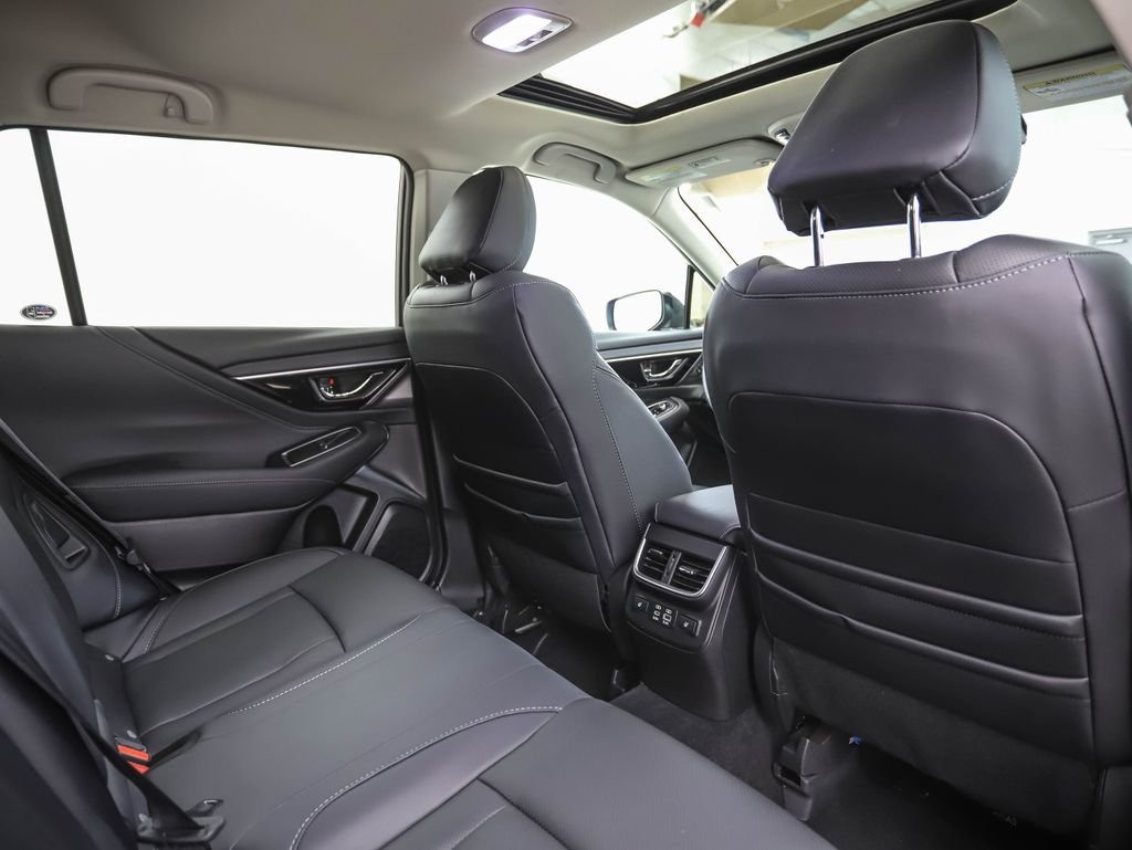 Used 2023  Subaru  image 23