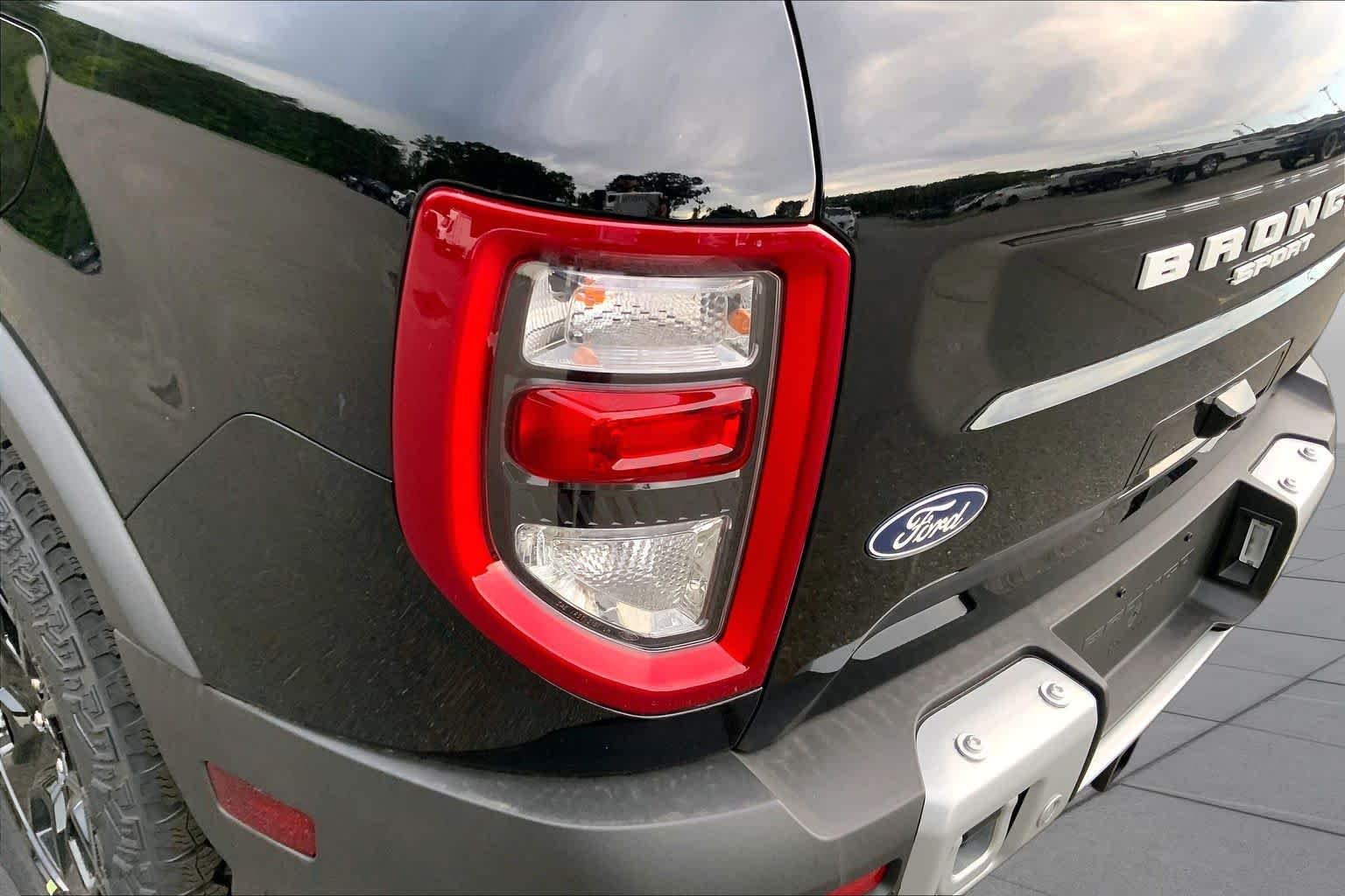 New 2026 Shadow Black Ford Outer Banks® image 5