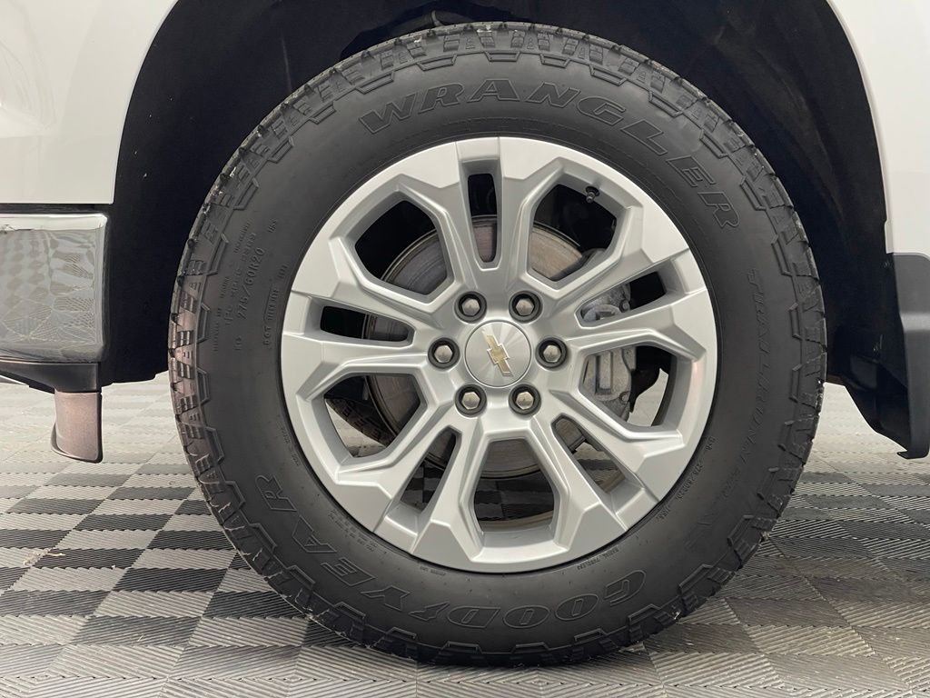 Used 2024 Summit White Chevrolet LTZ image 15