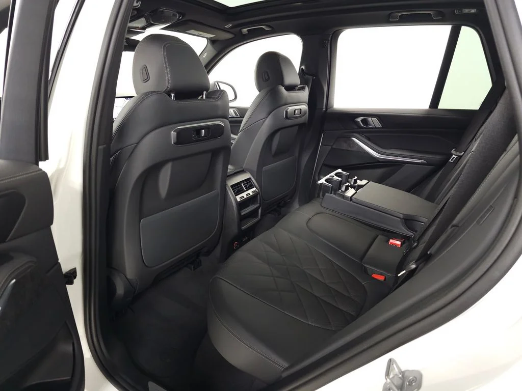Used 2025 White BMW xDrive40i image 34