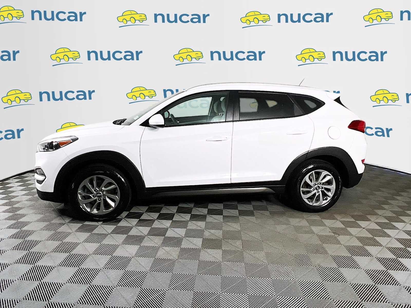Used 2016 Dazzling White Hyundai SE image 4