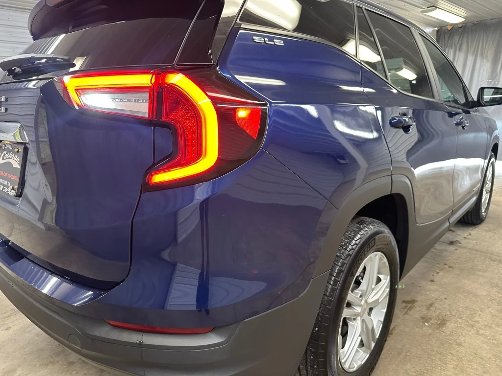 Used 2023 Marine Metallic GMC SLE image 24