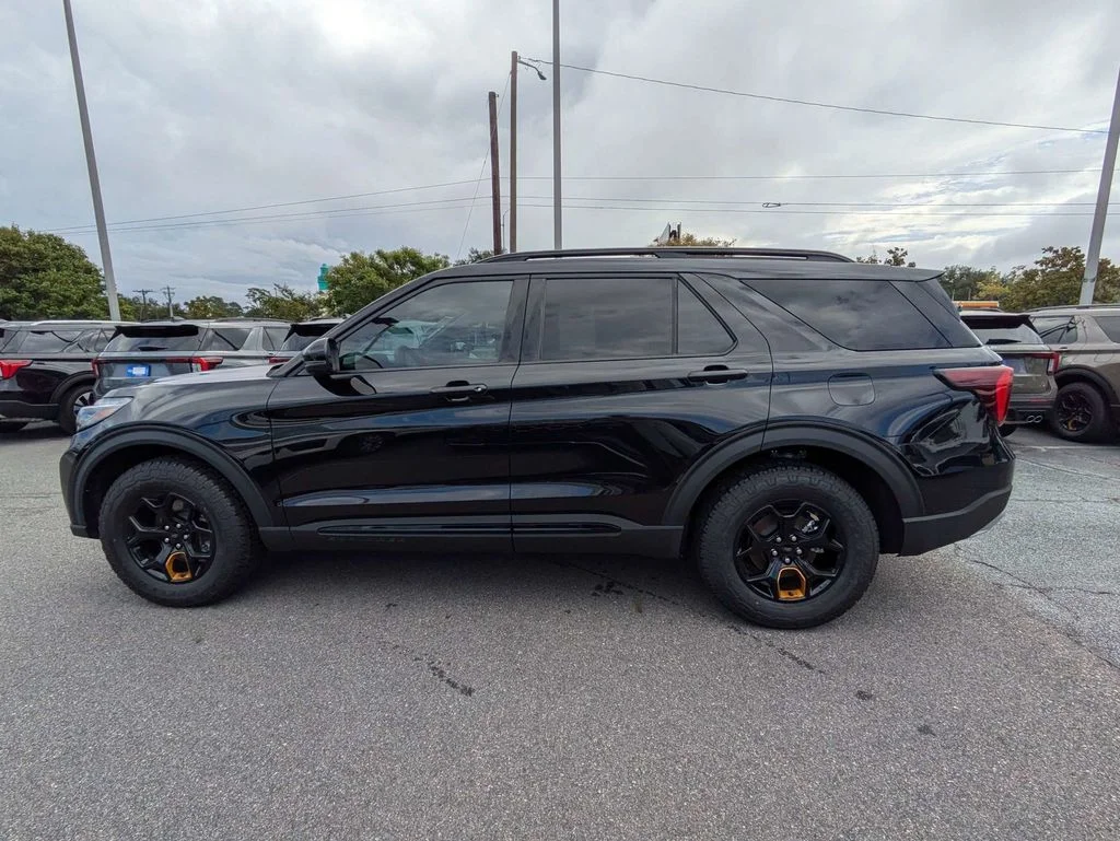 New 2026 Agate Black Metallic Ford Tremor image 7