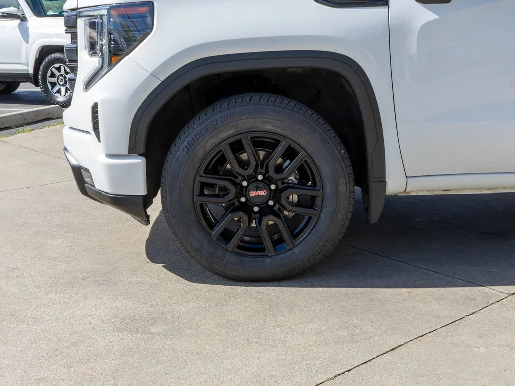 Used 2023 White GMC Elevation image 29