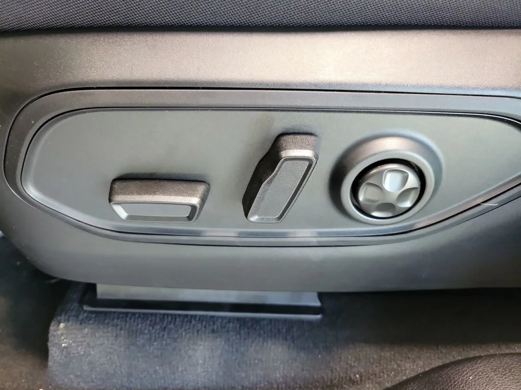 New 2026 Silver Zynith Exterior Paint Jeep Laredo X image 11