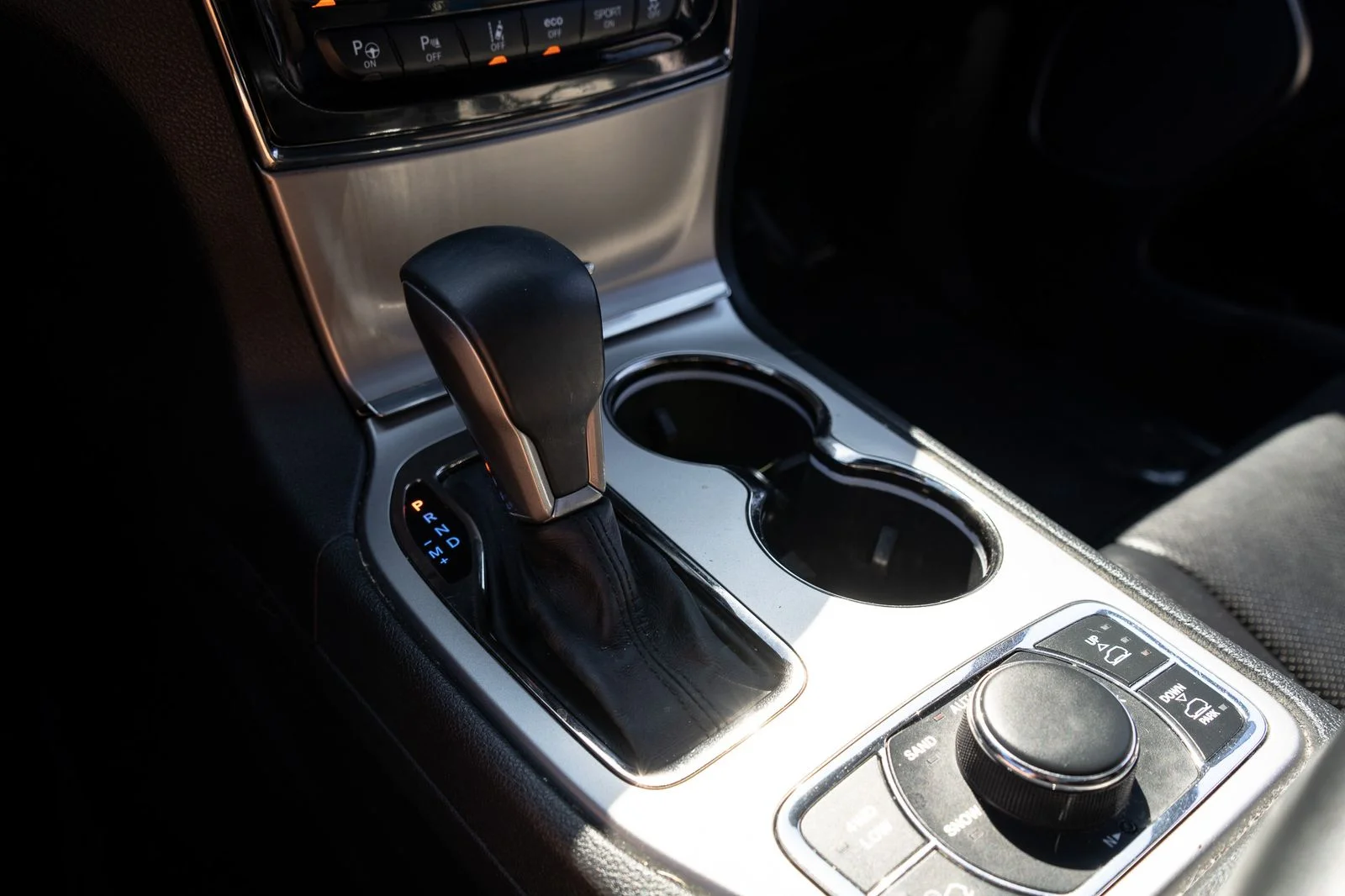 Used 2019 Black Jeep Overland image 27