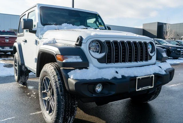 New 2026 Bright White Clear-Coat Exterior Paint Jeep Sport S image 4