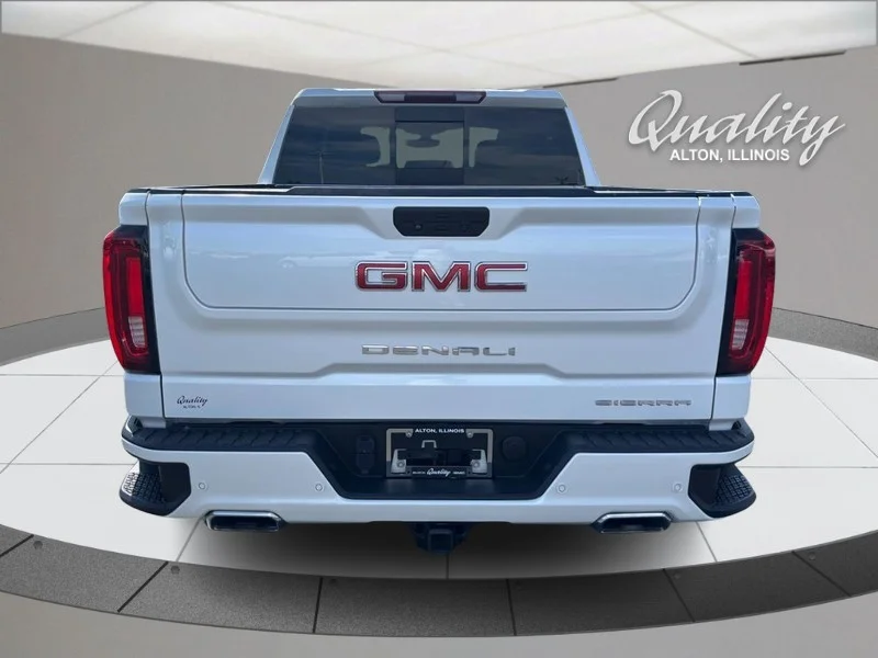 Used 2022 White Frost Tricoat GMC Denali image 5
